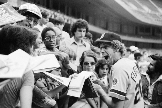 Mark Fidrych Signing autographs
